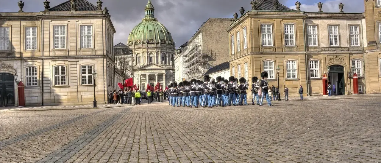 Hvad kendetegner dansk keramikkunst i dag?
