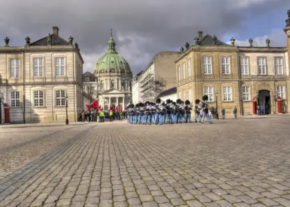 Hvad kendetegner dansk keramikkunst i dag?