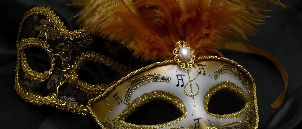 Hvem er Gulddreng? - Hemmelighederne bag masken og hitsene