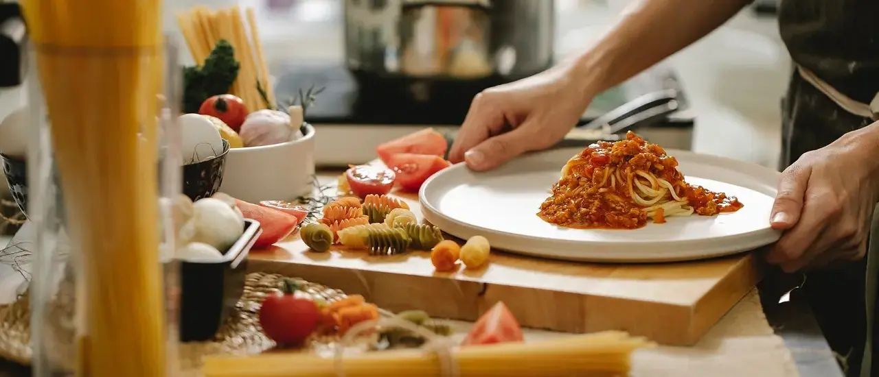 Hvor kommer remoulade fra? Den overraskende rejse fra fransk sauce til dansk favorit