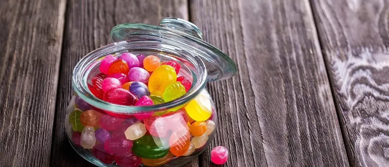 Hvor længe kan sild i lage holde sig i køleskabet?