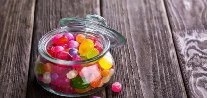 Hvor længe kan sild i lage holde sig i køleskabet?