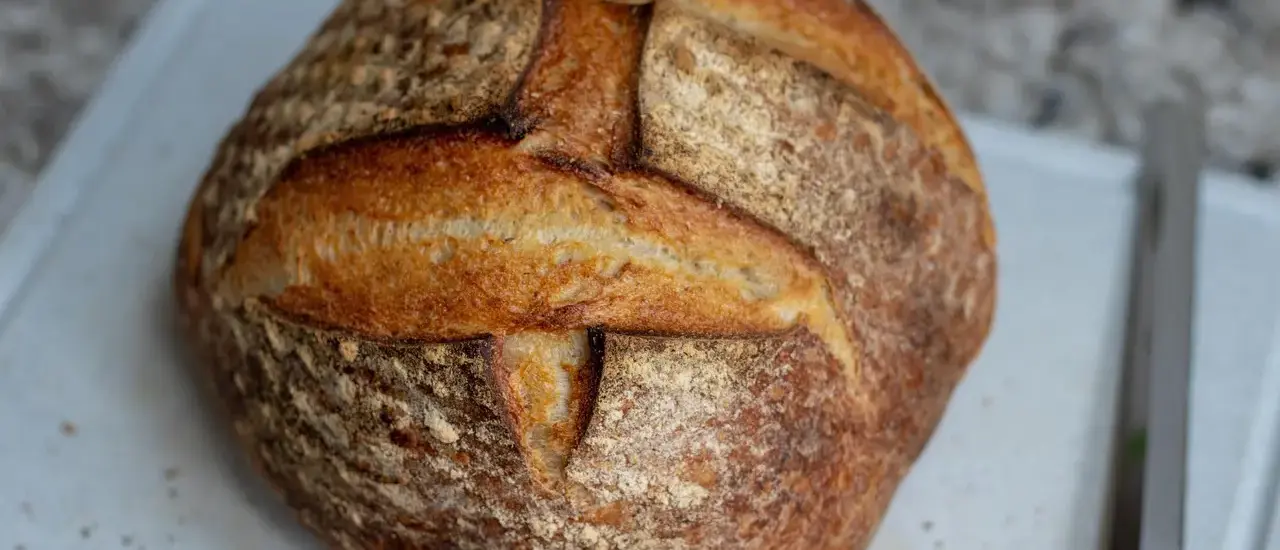 Hvordan bager man rugbrød uden surdej derhjemme?