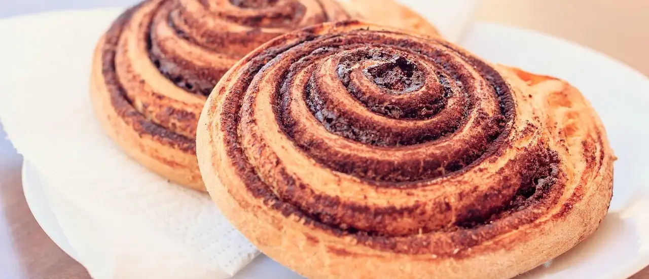 Hvordan laver man kanelsnegle? - Lær de hemmelige tricks til uimodståeligt bløde, svampede og duftende snegle