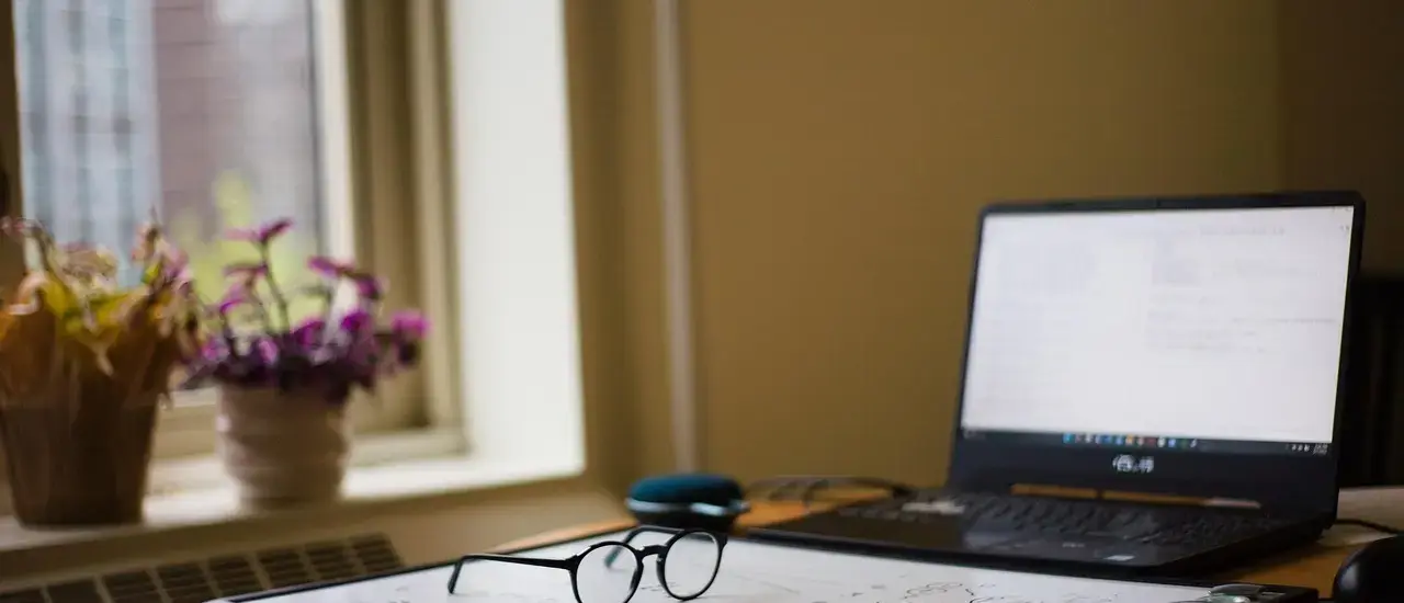 Medvirkende i Sjit Happens