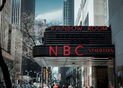 Neonkunst i Danmark: teknik, værksteder og sikkerhed