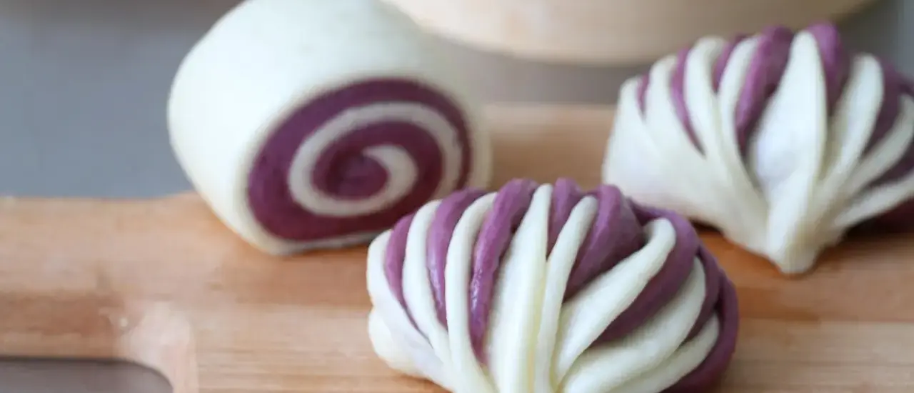 Sådan bager du kardemommesnurrer uden æg og mælk