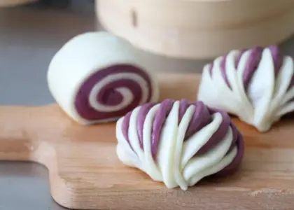 Sådan bager du kardemommesnurrer uden æg og mælk