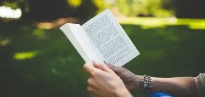 Sådan finder du danske kunstnerbøger